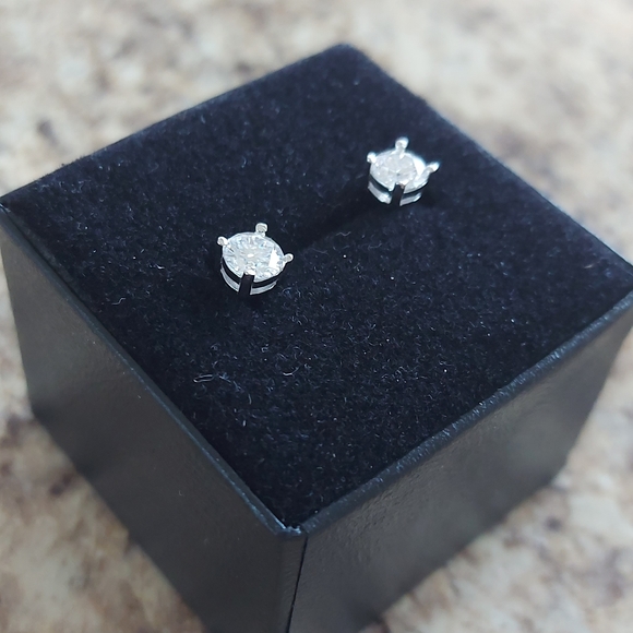 0.5 Carat Moissanite 925 Silver Sterling Stud Earrings - Picture 6 of 7